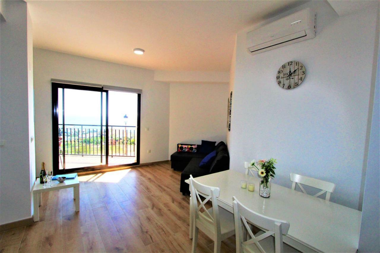 Pueblo - Excelente Conexion Wifi - Piscina Abierta - Fantasticas Vistas - Parking Gratis Lejlighed *