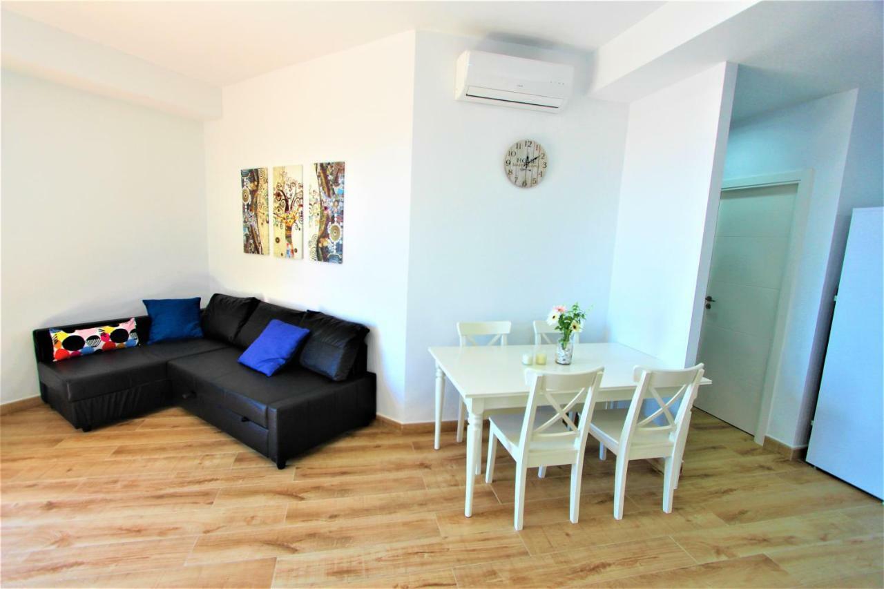 Pueblo - Excelente Conexion Wifi - Piscina Abierta - Fantasticas Vistas - Parking Gratis *