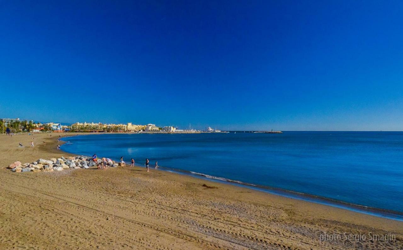 Pueblo - Excelente Conexion Wifi - Piscina Abierta - Fantasticas Vistas - Parking Gratis Lejlighed Benalmádena